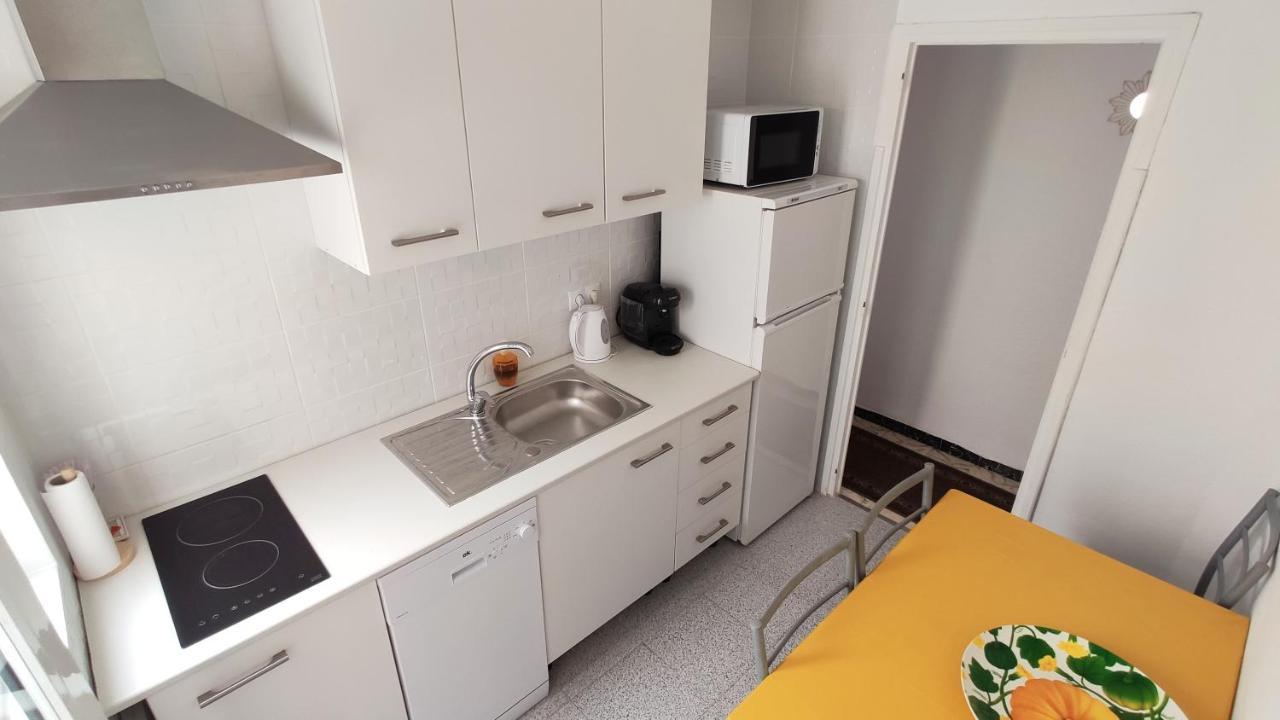 Sunny Apartment Near The Beach ซานตาโปลา ภายนอก รูปภาพ
