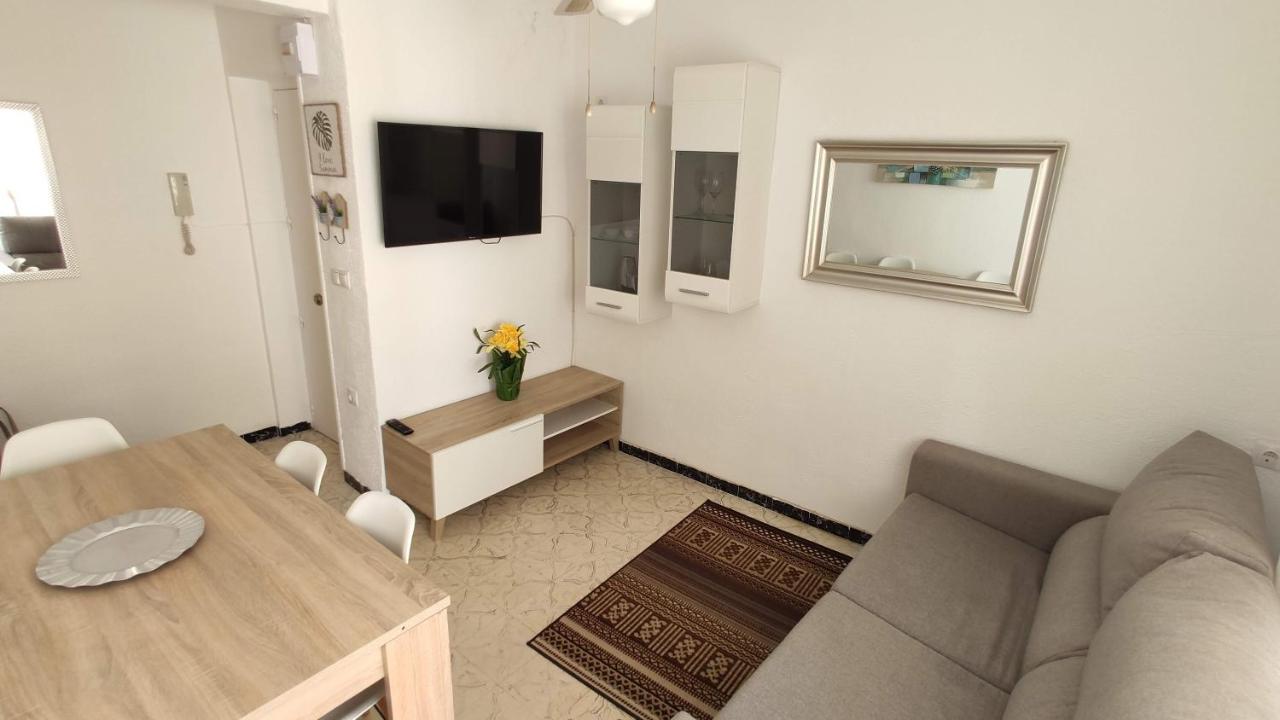 Sunny Apartment Near The Beach ซานตาโปลา ภายนอก รูปภาพ