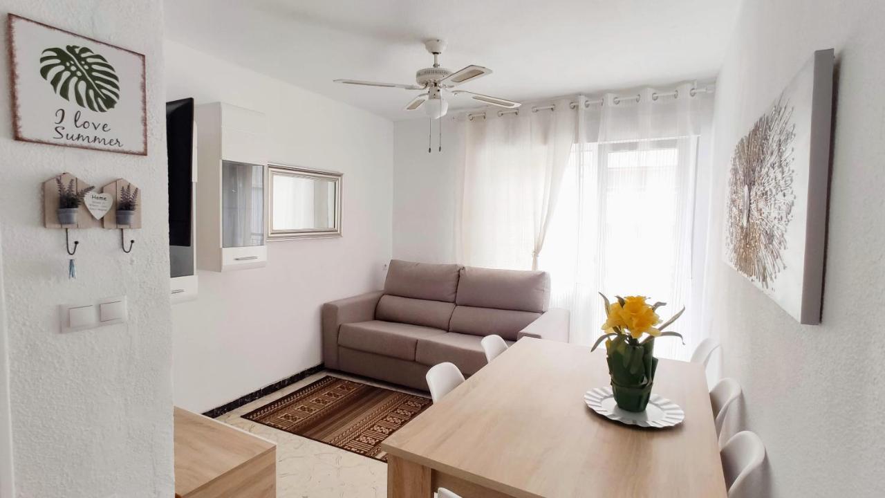 Sunny Apartment Near The Beach ซานตาโปลา ภายนอก รูปภาพ