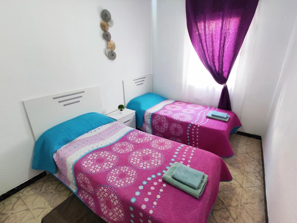 Sunny Apartment Near The Beach ซานตาโปลา ภายนอก รูปภาพ