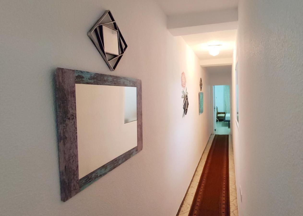 Sunny Apartment Near The Beach ซานตาโปลา ภายนอก รูปภาพ